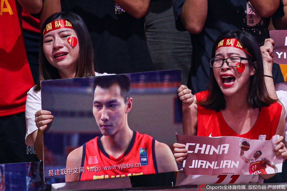 27分难救主!易建联死忠女粉赛后痛哭