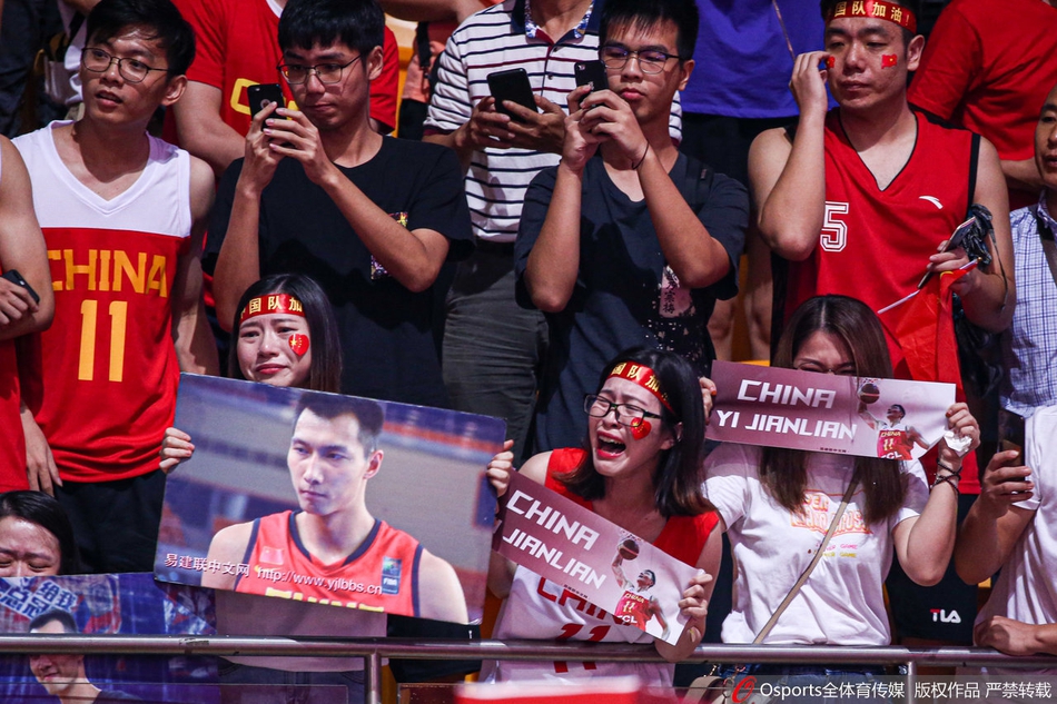 27分难救主!易建联死忠女粉赛后痛哭