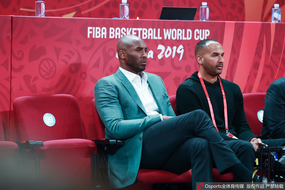 科比现身世界杯半决赛现场！蜗壳：我本来买的美国的票，没想到…