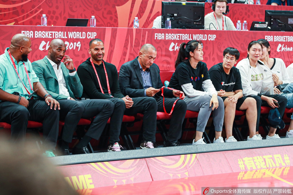 科比现身世界杯半决赛现场！蜗壳：我本来买的美国的票，没想到…