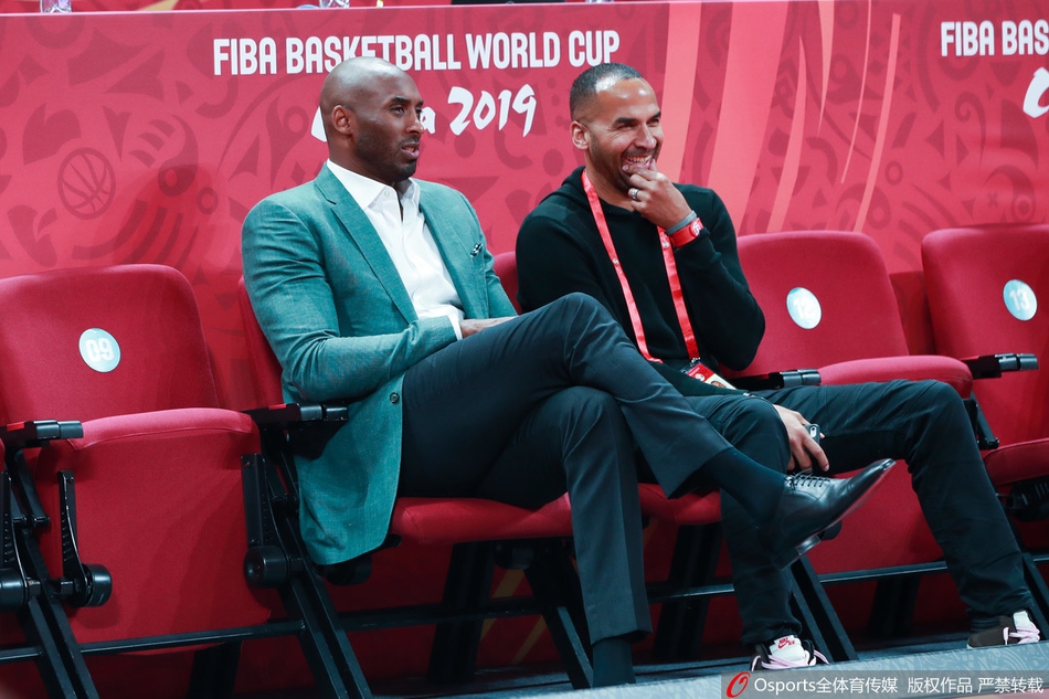 科比现身世界杯半决赛现场！蜗壳：我本来买的美国的票，没想到…