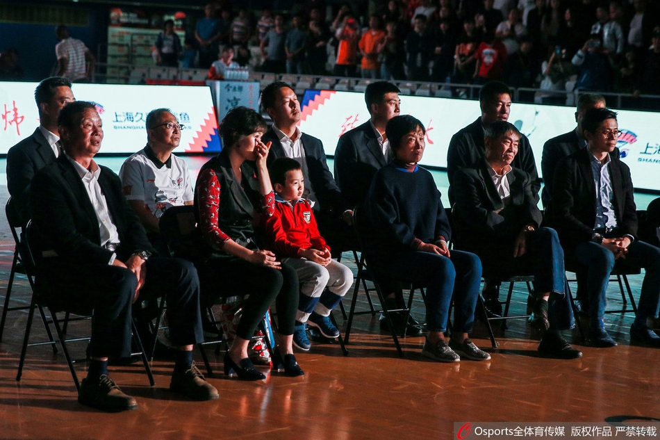 刘炜球衣退役仪式