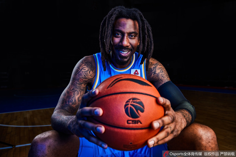 福建外援小斯新赛季定妆照