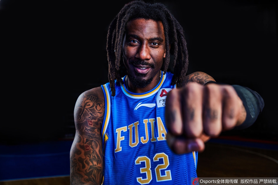 福建外援小斯新赛季定妆照