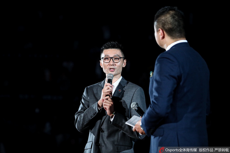 刘炜球衣退役仪式