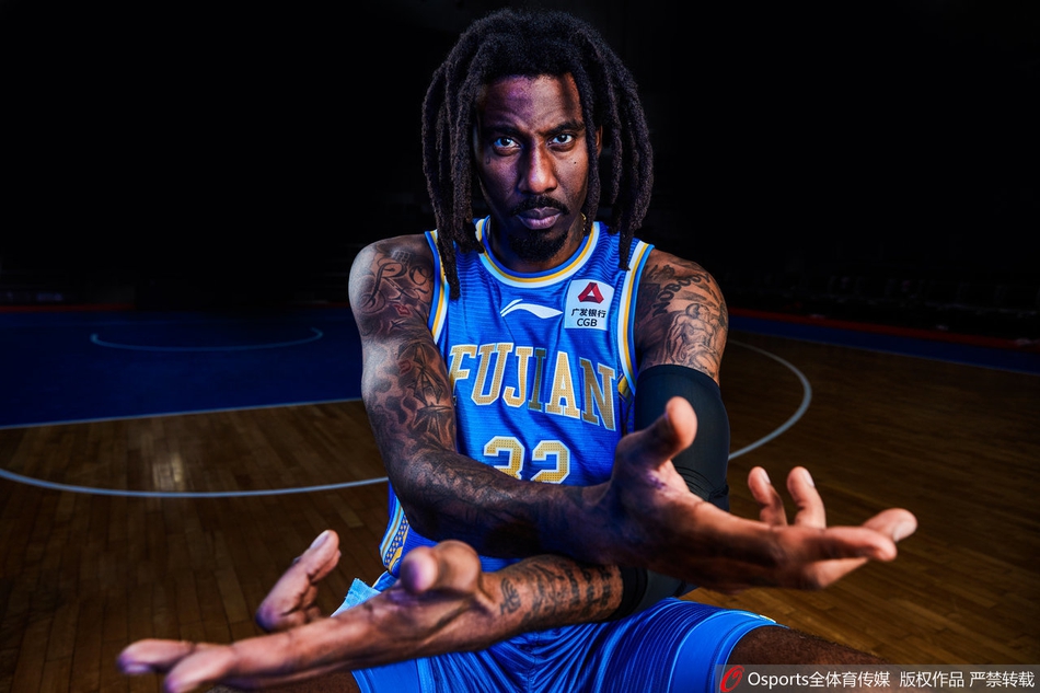 福建外援小斯新赛季定妆照