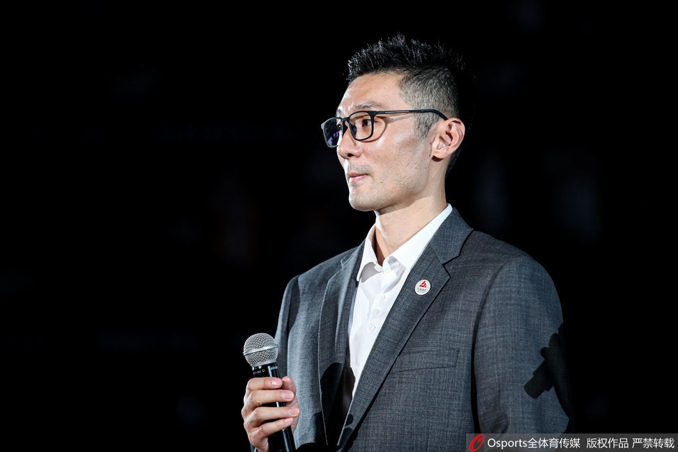 刘炜球衣退役仪式