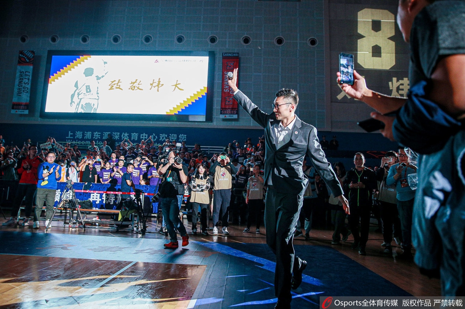 刘炜球衣退役仪式