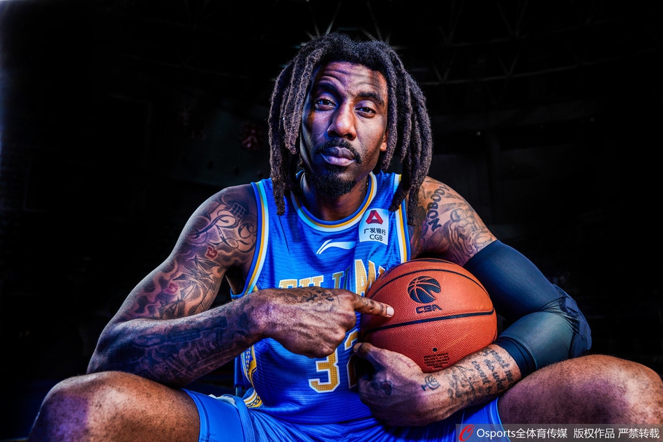 福建外援小斯新赛季定妆照