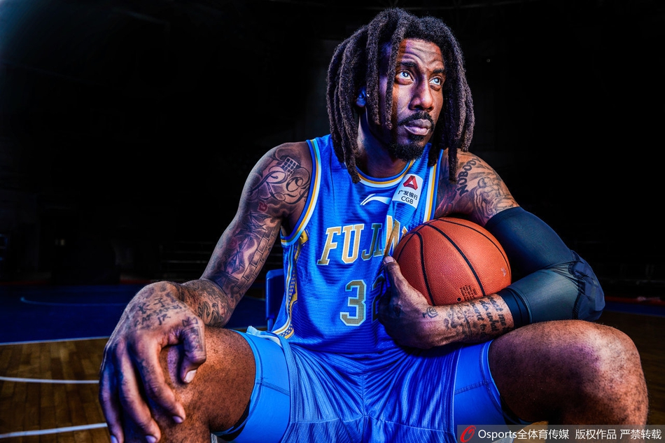 福建外援小斯新赛季定妆照