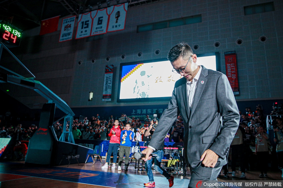 刘炜球衣退役仪式