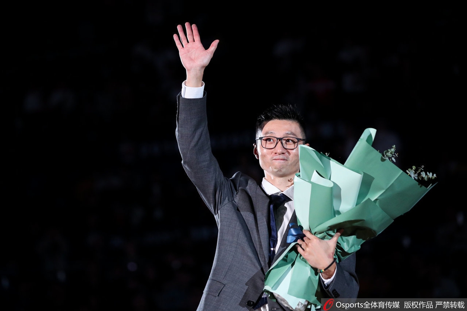 刘炜球衣退役仪式