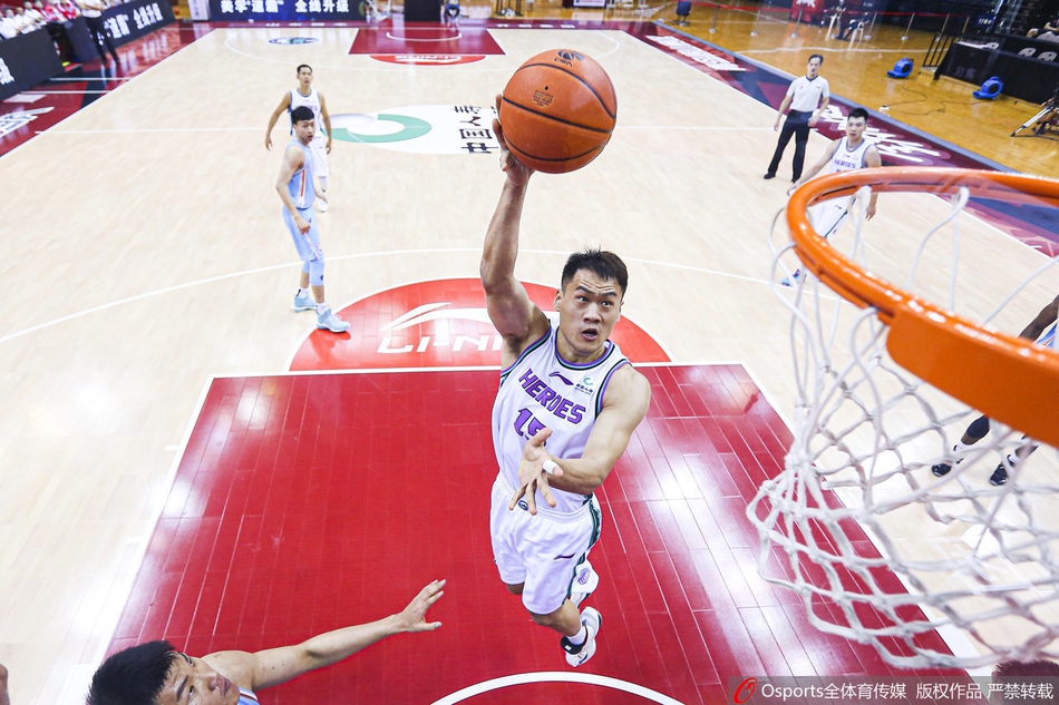 CBA复赛：新疆107-94山东
