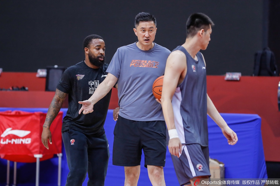 广东队训练备战半决赛 易建联缺席