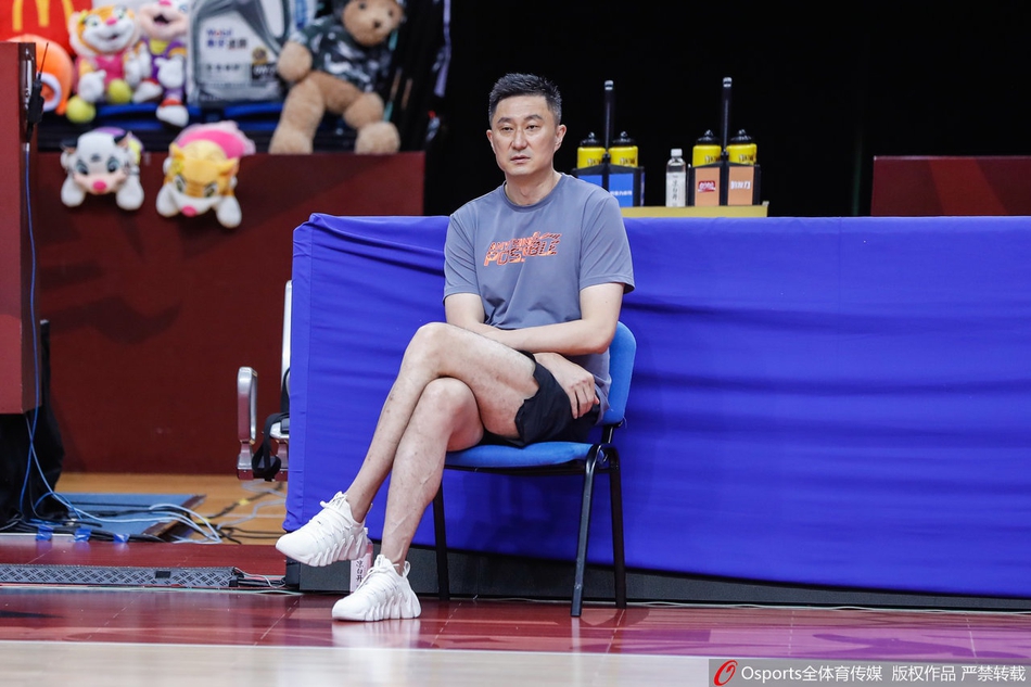 广东队训练备战半决赛 易建联缺席