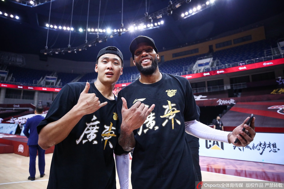 广东庆祝队史第十冠