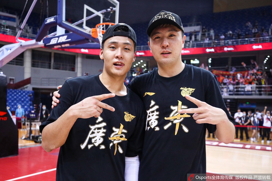 广东庆祝队史第十冠