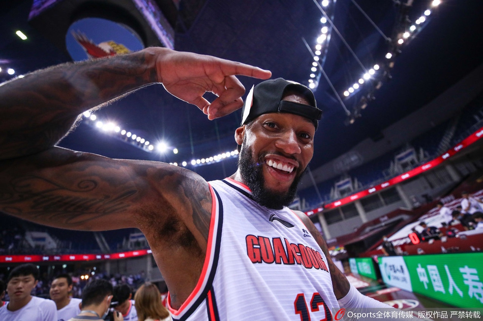 广东庆祝队史第十冠