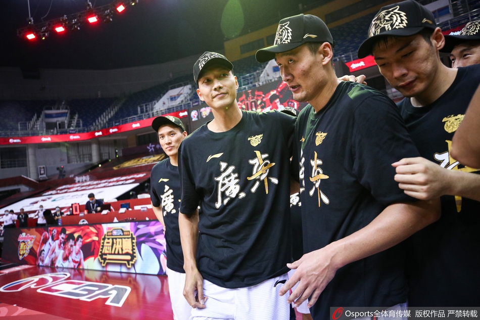 广东庆祝队史第十冠