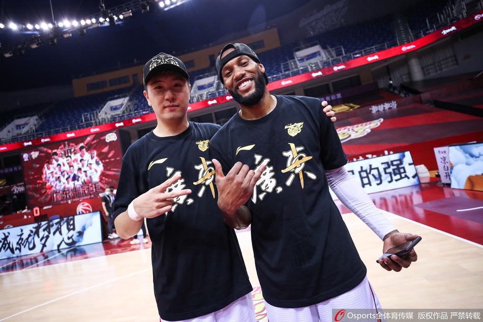 广东庆祝队史第十冠