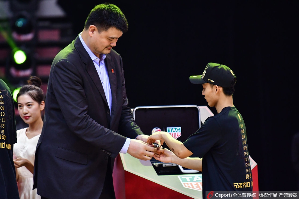 广东夺冠颁奖典礼