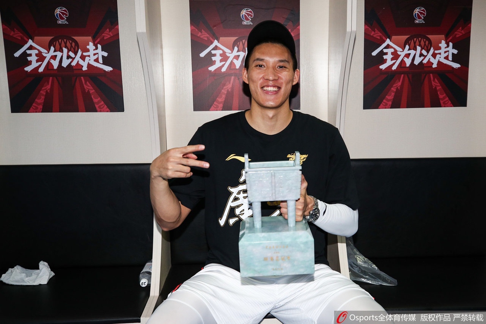 广东庆祝队史第十冠