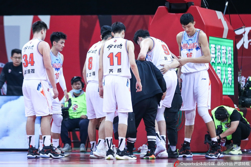 周琦疑似跟腱受伤