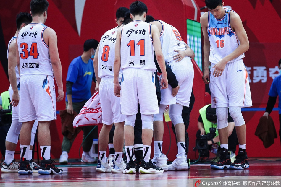 周琦疑似跟腱受伤