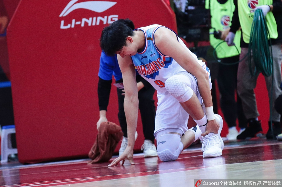 周琦疑似跟腱受伤