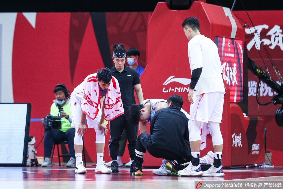 周琦疑似跟腱受伤