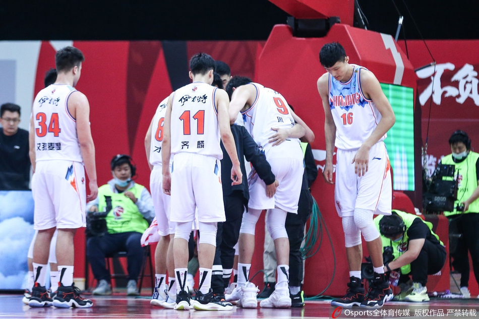 周琦疑似跟腱受伤