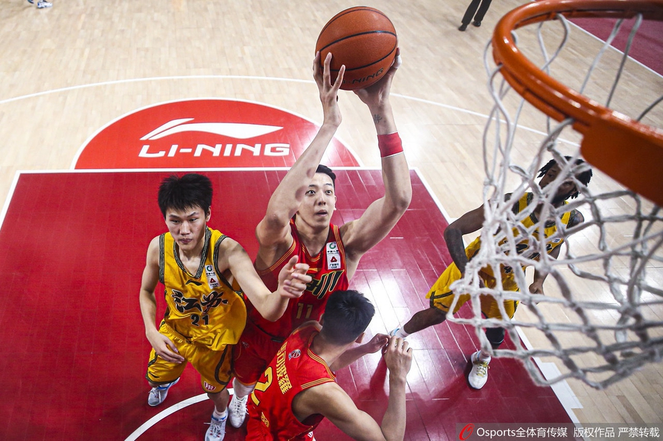 CBA第34轮:深圳111-100江苏
