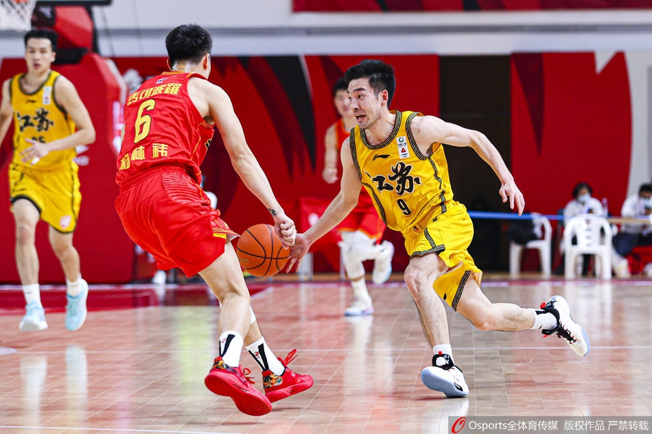 CBA第34轮:深圳111-100江苏