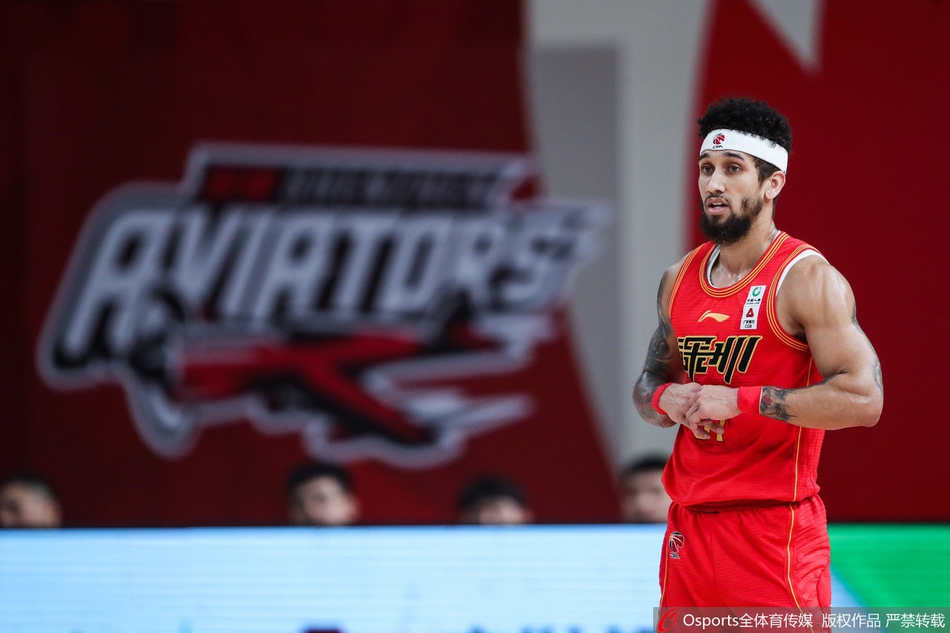 CBA第34轮:深圳111-100江苏