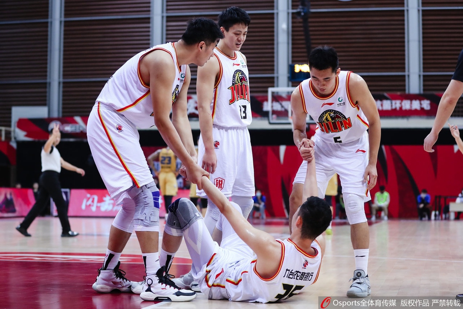 CBA第34轮:同曦125-122吉林