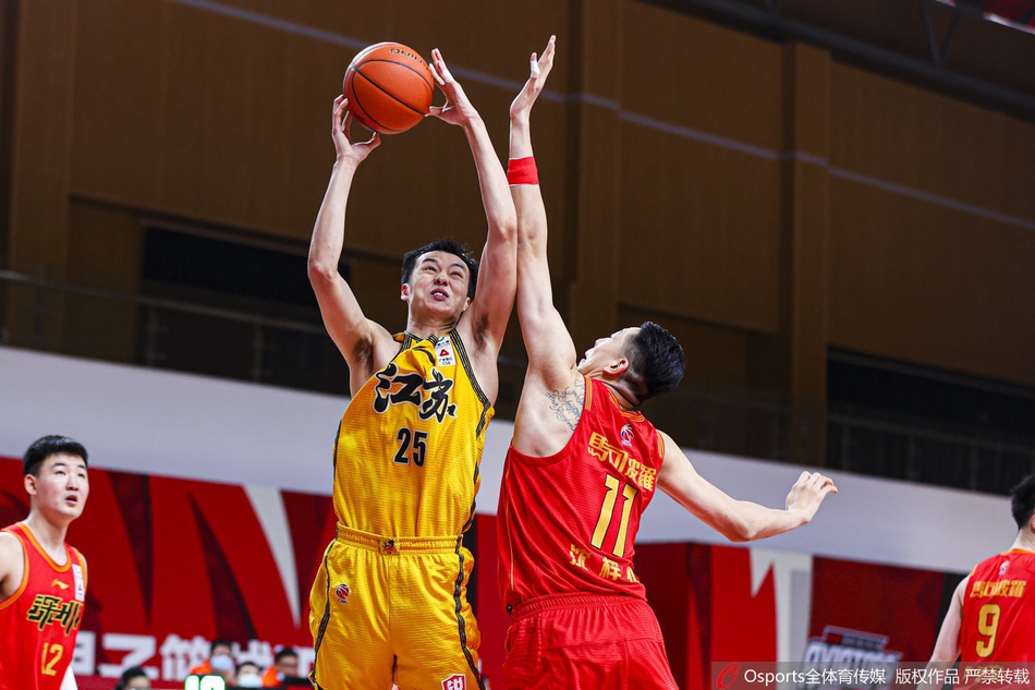 CBA第34轮:深圳111-100江苏