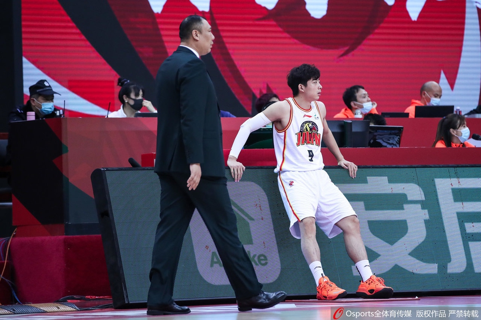 CBA第34轮:同曦125-122吉林