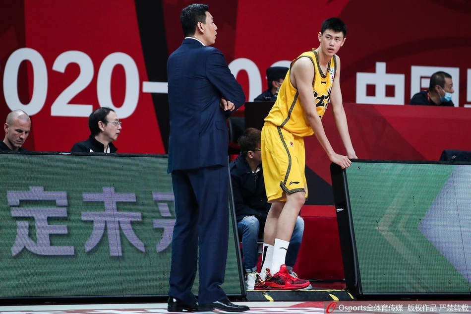 CBA第34轮:深圳111-100江苏