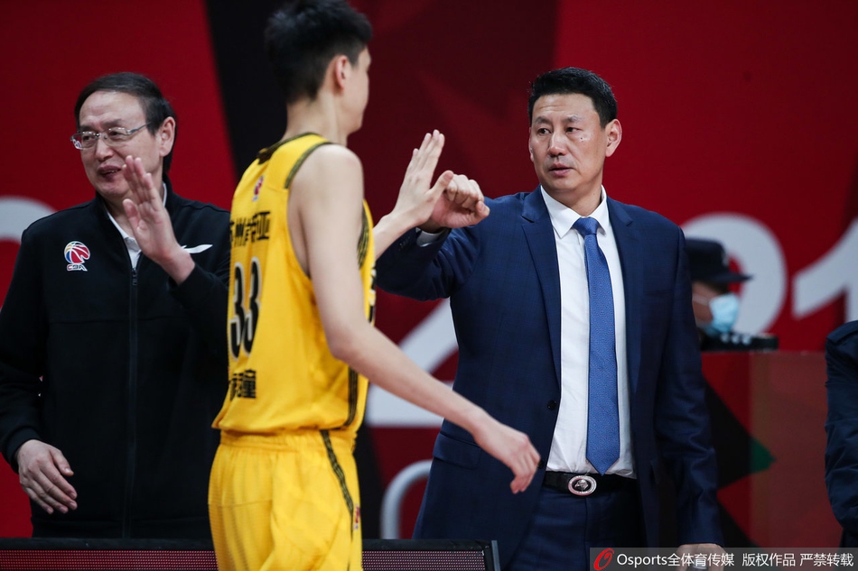 CBA第34轮:深圳111-100江苏