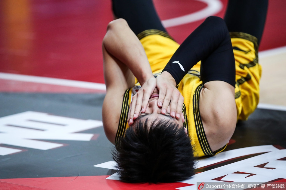 CBA第34轮:深圳111-100江苏