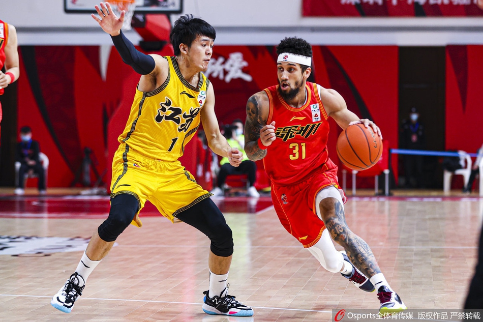 CBA第34轮:深圳111-100江苏