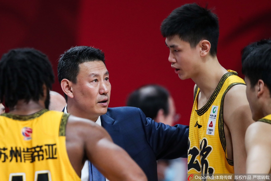 CBA第34轮:深圳111-100江苏