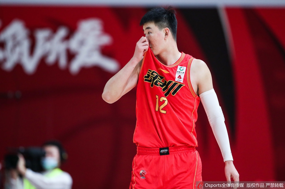 CBA第34轮:深圳111-100江苏