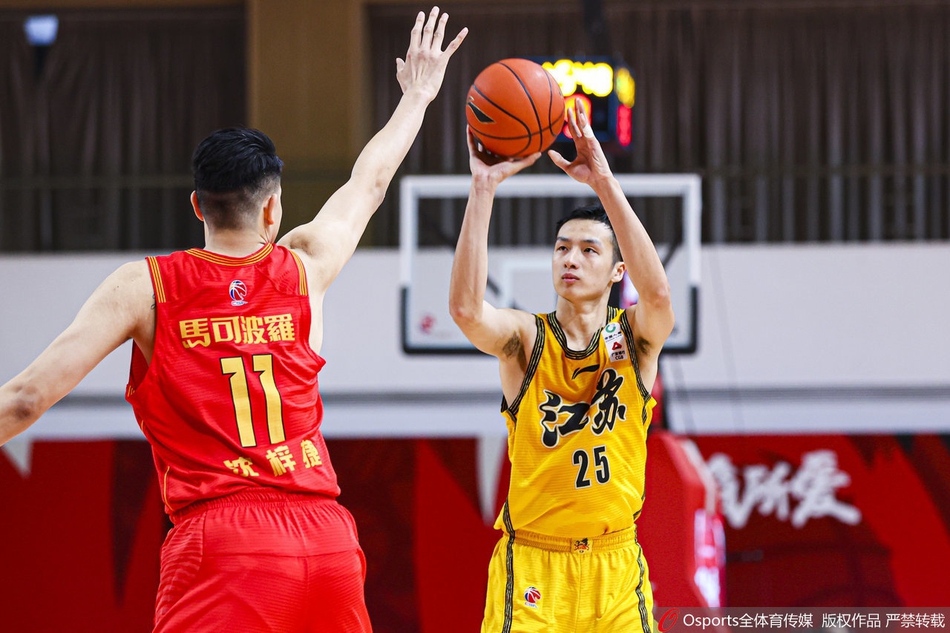 CBA第34轮:深圳111-100江苏