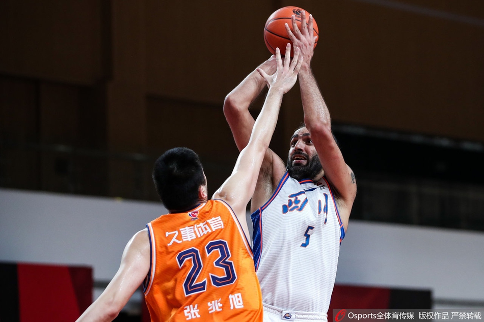 CBA第34轮：四川136-129上海