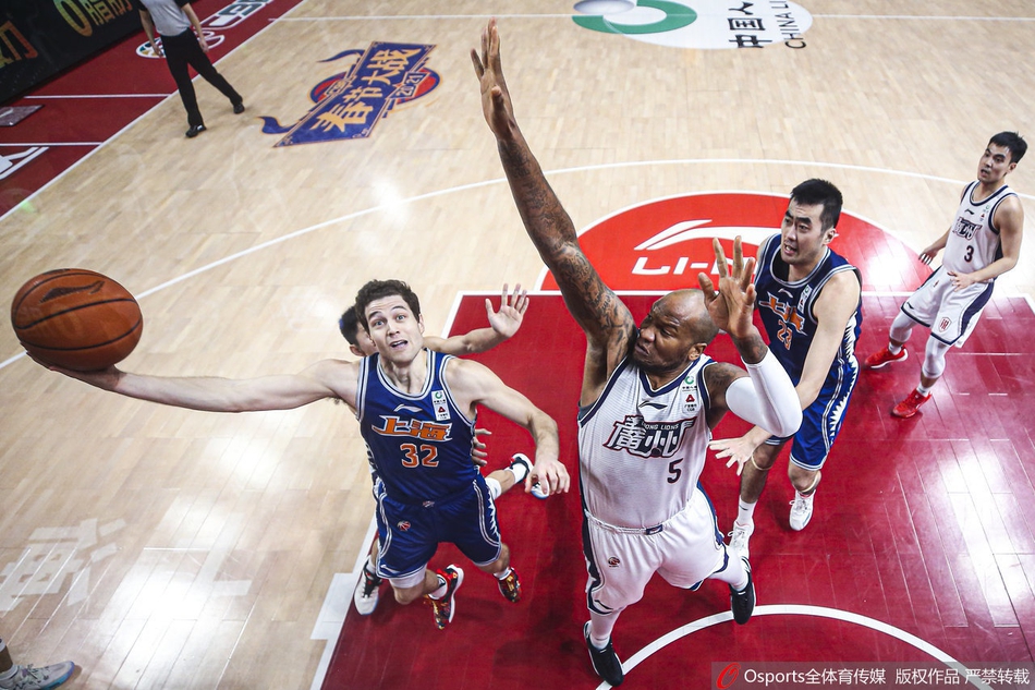 CBA第38轮：上海98-93广州