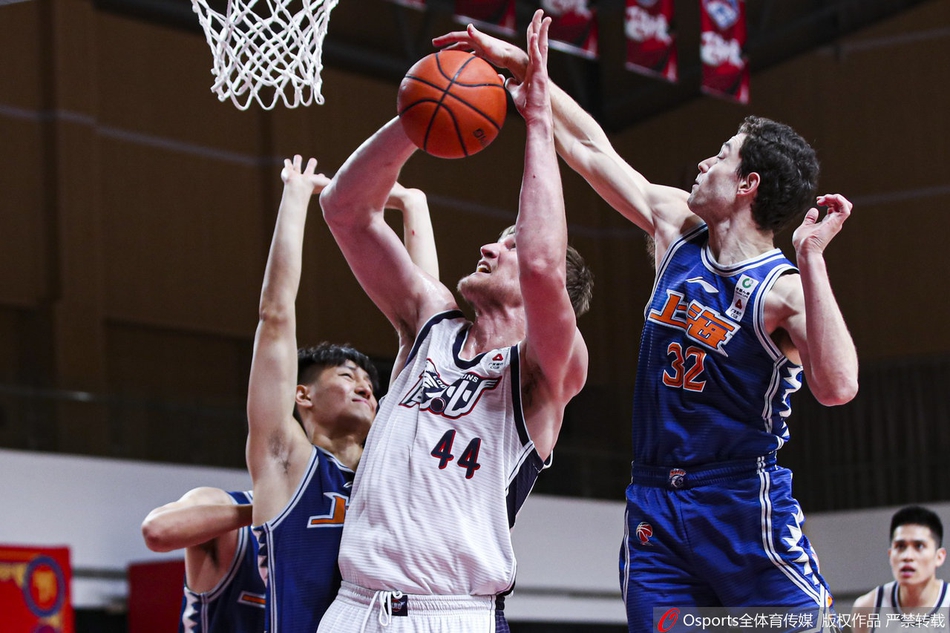 CBA第38轮：上海98-93广州