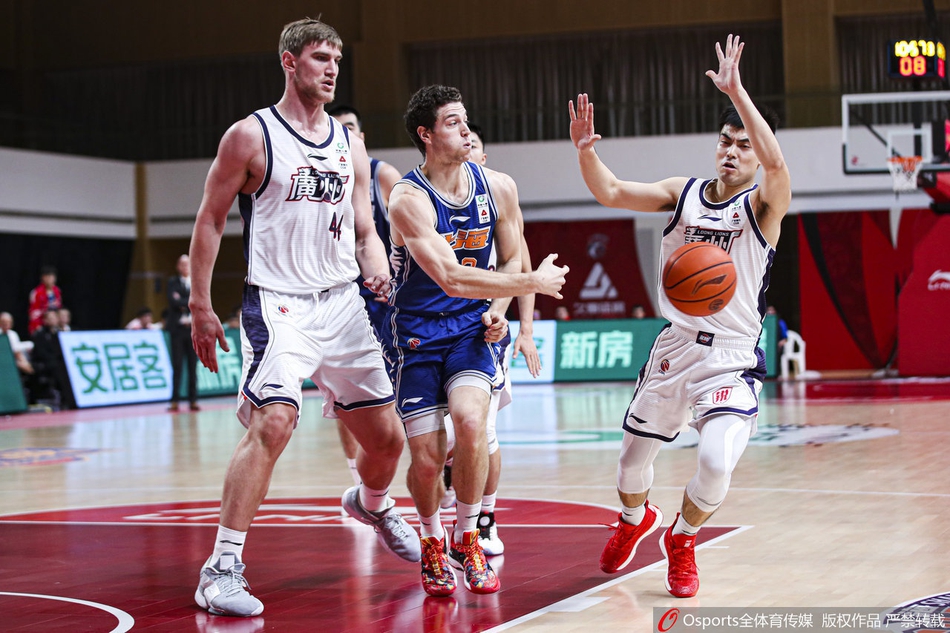 CBA第38轮：上海98-93广州