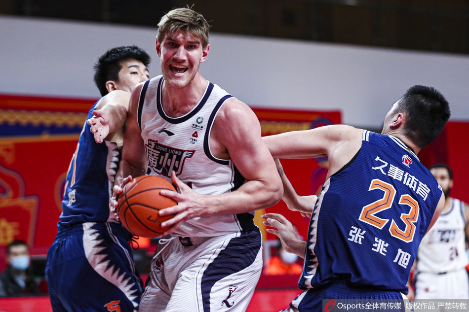 CBA第38轮：上海98-93广州