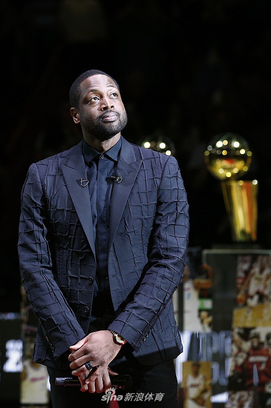 韦德3号球衣正式退役